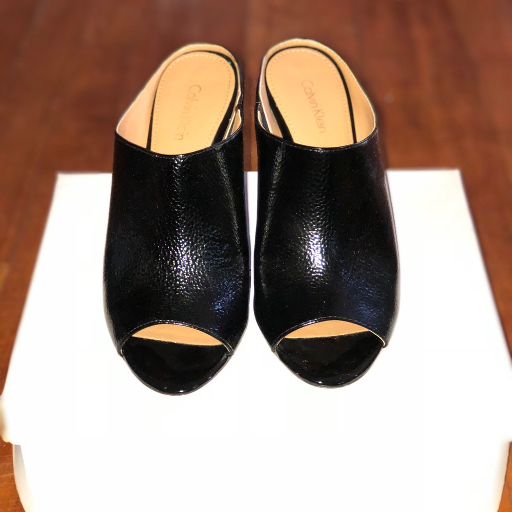 Great condition! Calvin Klein Nariss Patent Mule